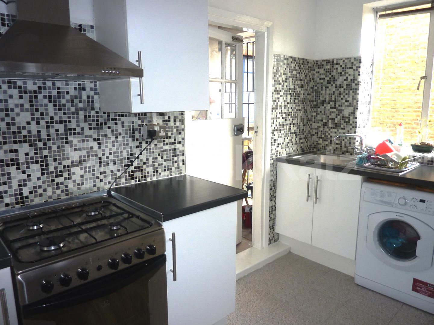 			NEW INSTRUCTION, 3 Bedroom, 1 bath, 1 reception Flat			 Margery Street, Russell Sq-Clerkenwell